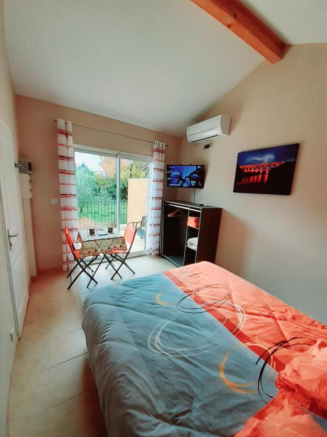 La Clastre Location D'Un Studio Avec Piscine Et Clim Pres D'Uzes Bourdic Eksteriør bilde